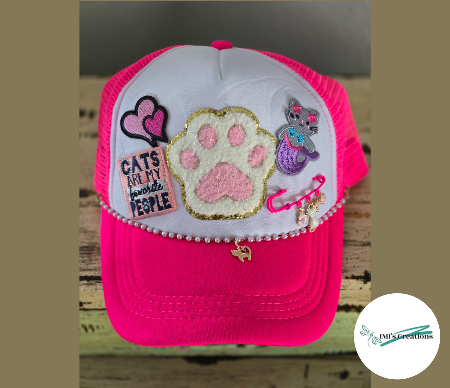 Trucker Hat - Cat Print - Cats are my favorite people - Hearts